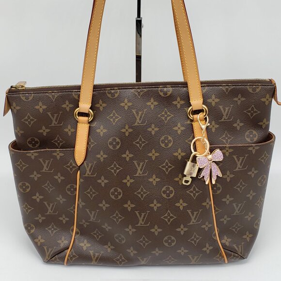 Authentic Louis Vuitton Lock & Key with unbranded Bagcharm, Keycharm, Keychain - Picture 8 of 8